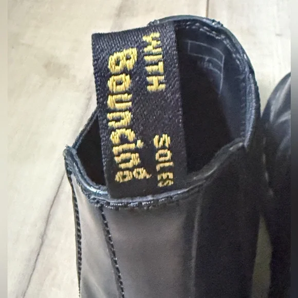 Dr. Martens 2976 Black Leather Chelsea Boots Women’s 7 Grunge Minimalist Edge - Picture 15 of 16